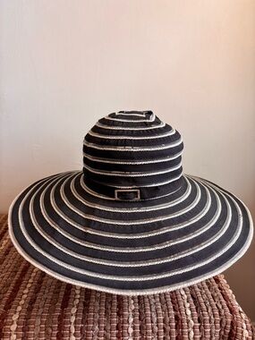 Toucan Collection Black and White Wide Brim Hat